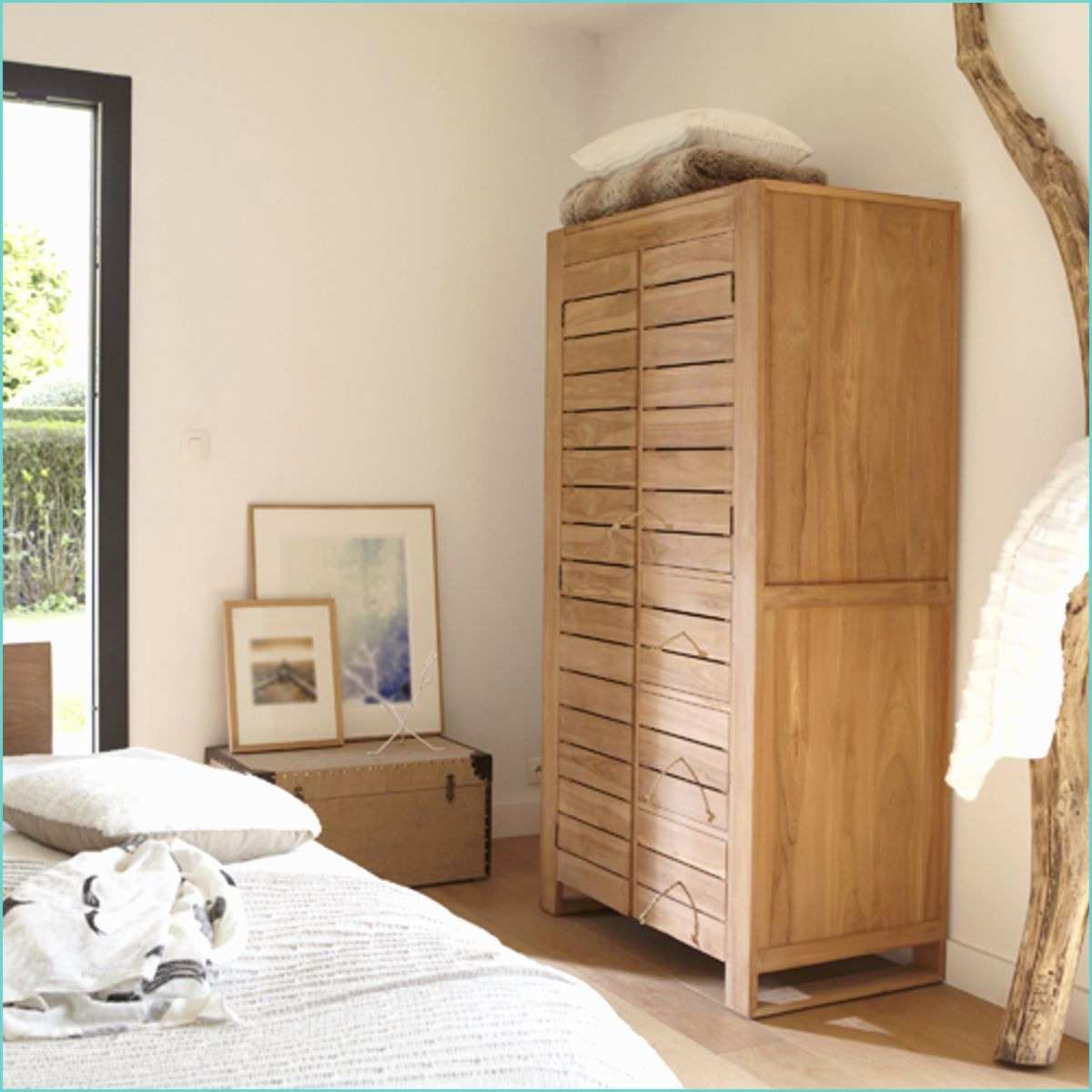 Шкаф для спальни из дерева