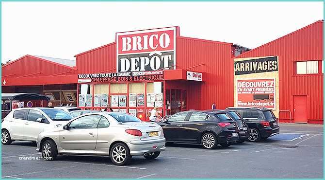 Brico Depot Charleville Lempdes Clermont Ferrand Magasin De Bricolage Stock