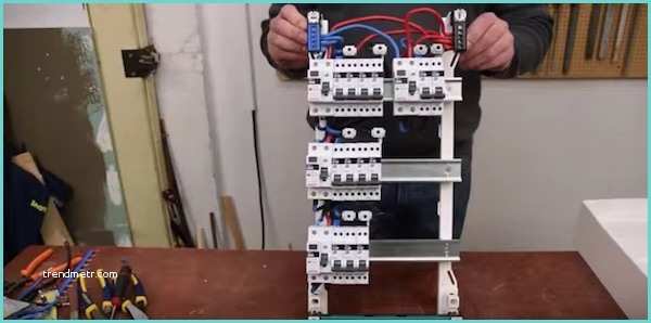Cablage Tableau Electrique Triphase Vidéo Installation D Un Tableau électrique Précâblé Selon