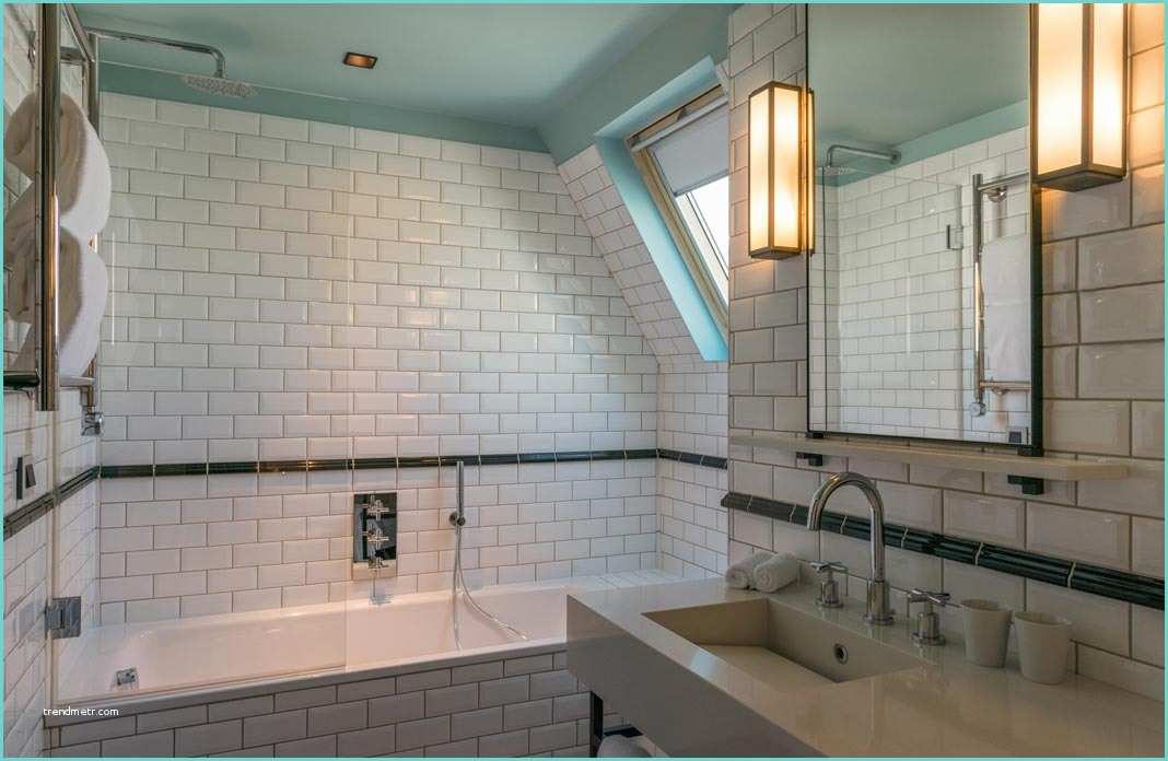 loption du carreau blanc dans la salle de bains