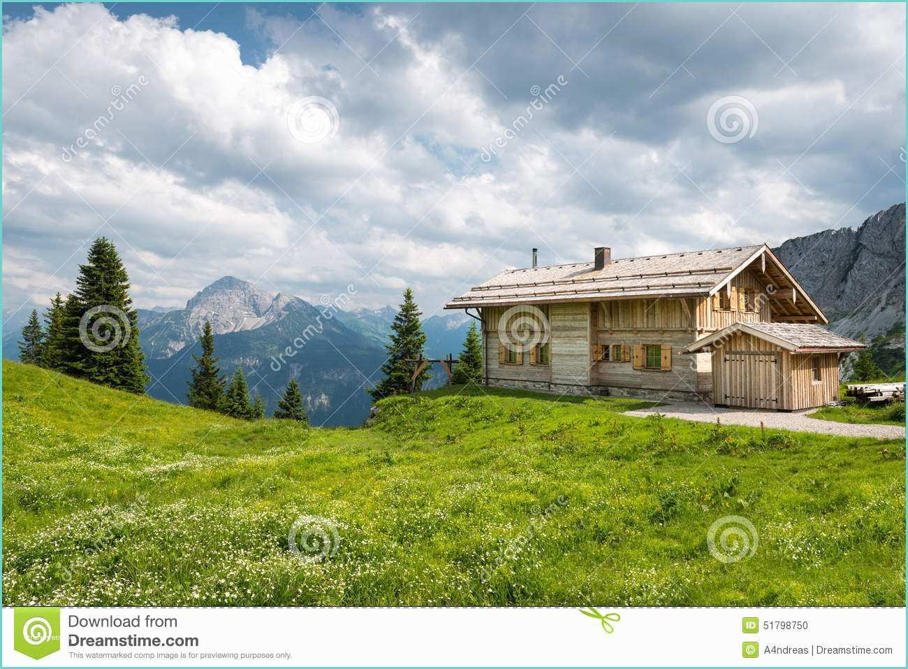 Case In Legno Austriache Chalet In the Mountains Stock Image