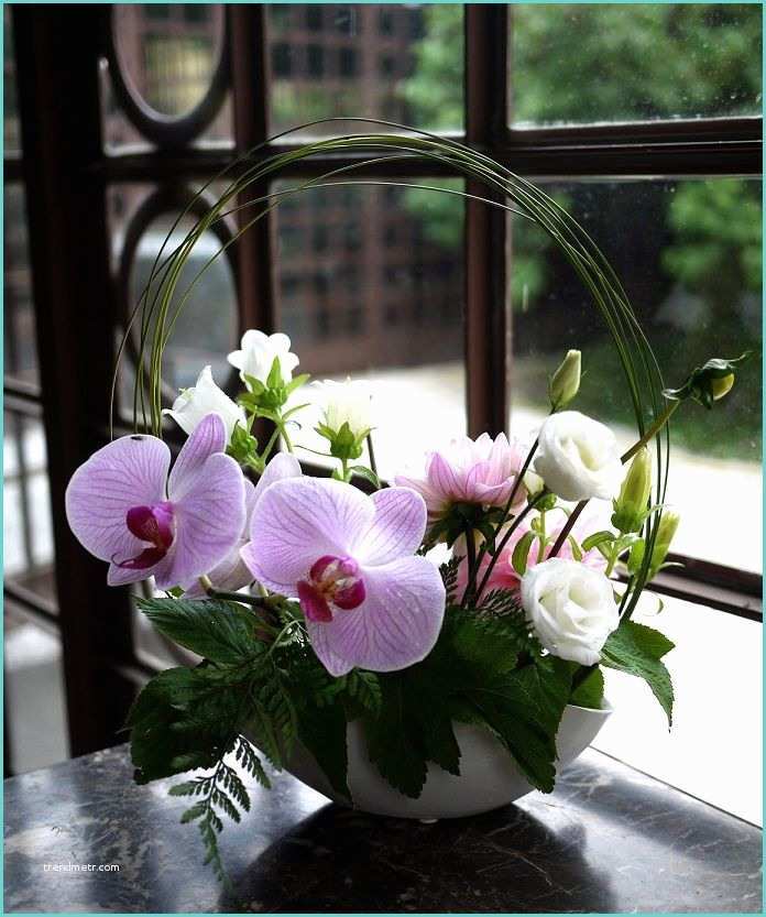 Composition Florale Avec orchidee Freesia Lisianthus orchidée Akiko