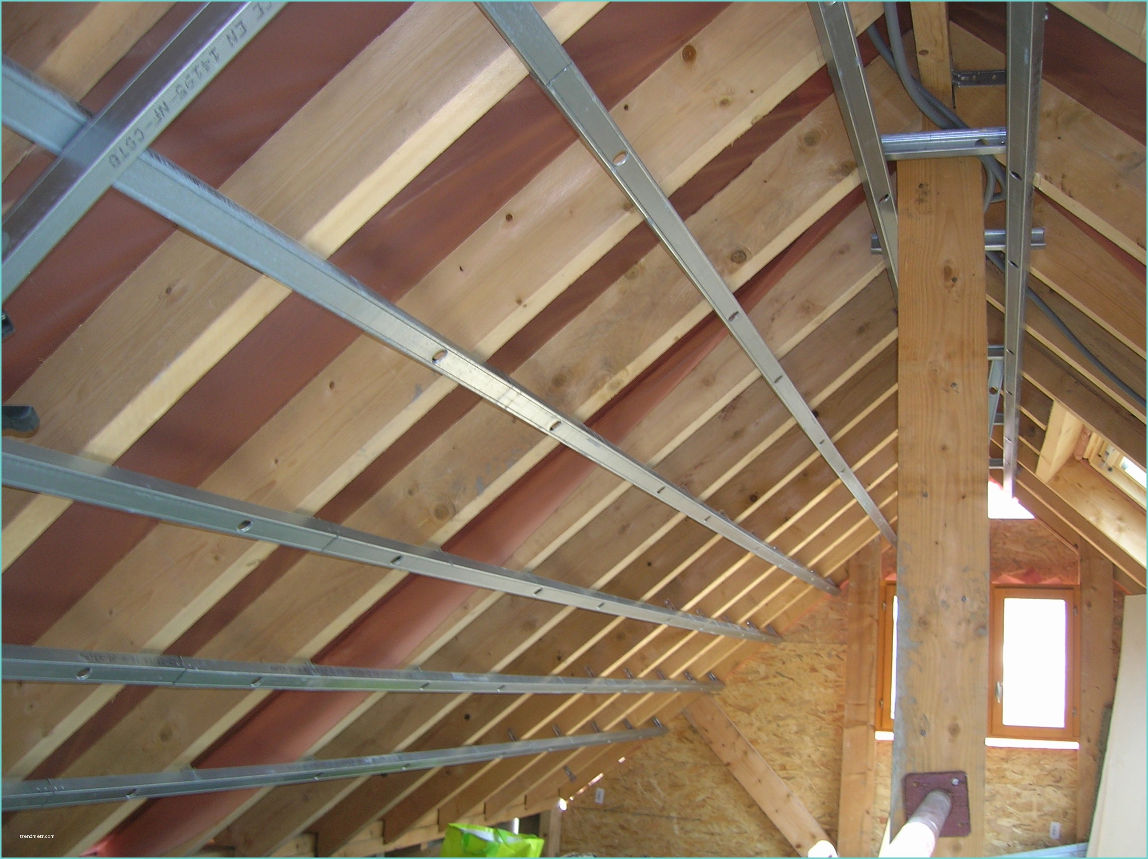 Construire Des Tiroires Dans Un toit En Pente Ment Installer L Ossature sous toiture Pour Met