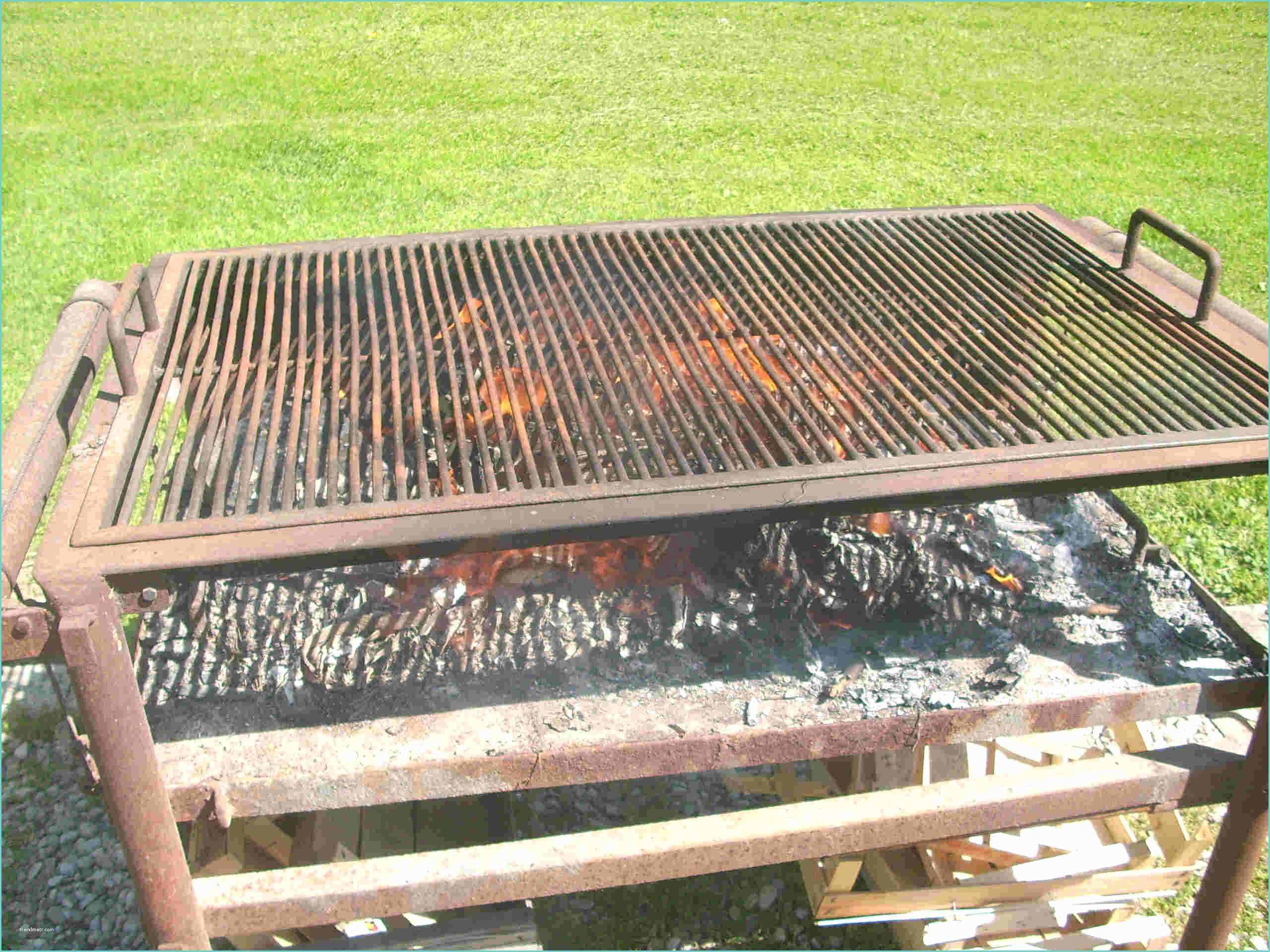 Costruire Barbecue In Ferro Accender Fuoco A Legna