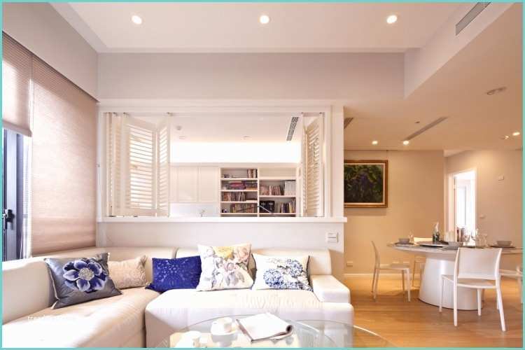 Crer Un Faux Plafond Meubles Blancs Et Bois Blond Dans Un Appartement Moderne