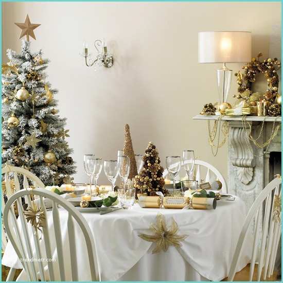 Decoration Table Noel Chic Anyone Can Decorate Christmas Dining Table Decorating Ideas