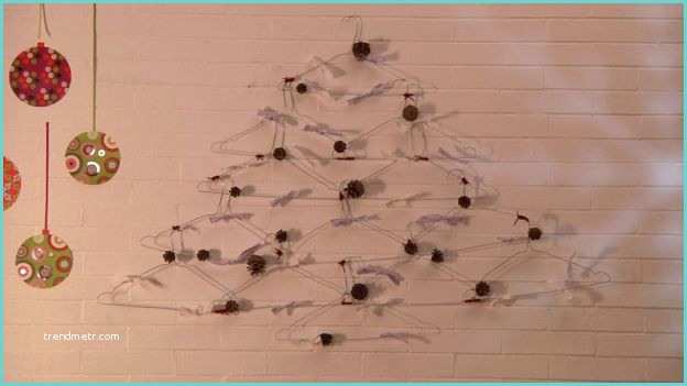 Decorazioni Muro Fai Da Te Decorazioni Natalizie Albero Di Natale Con Grucce