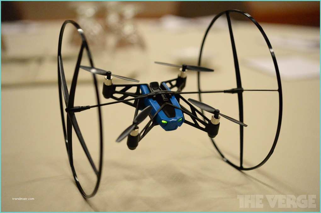 Drone Avec Camra Embarque Ces Parrot Lance Un Mini Drone Et Un Véhicule à Deux