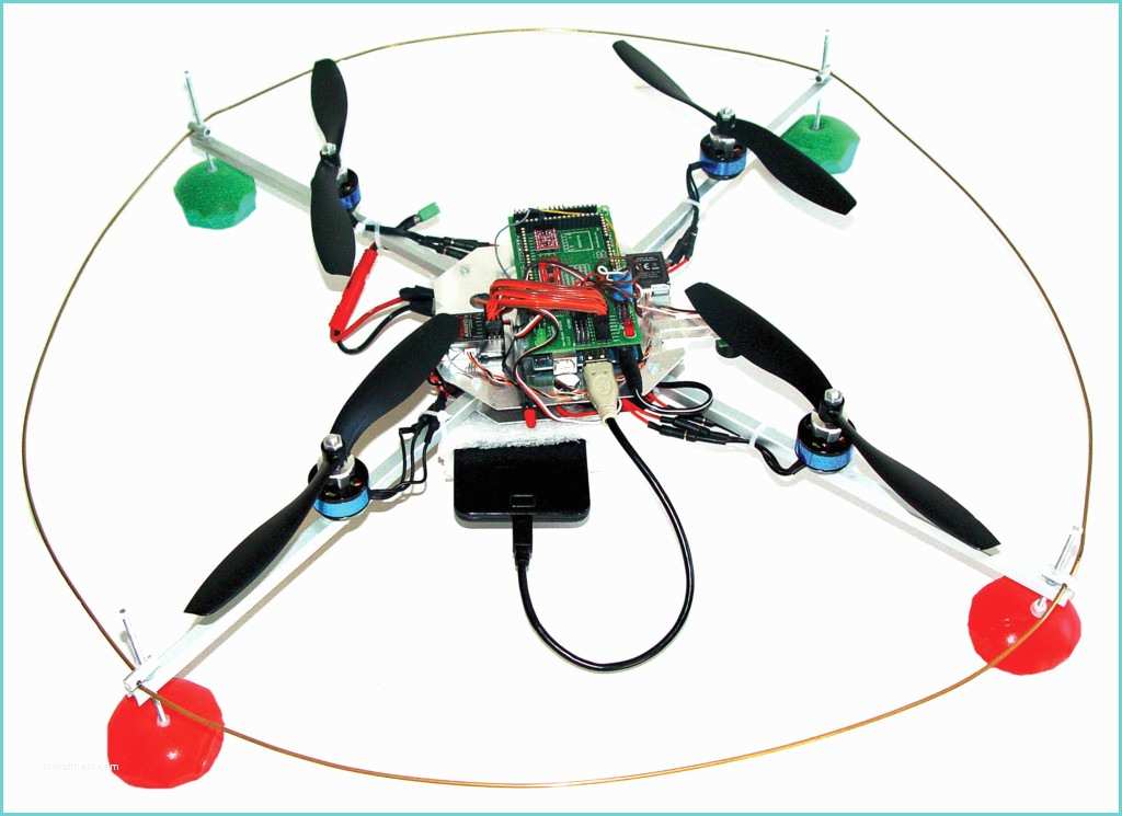 Drone Avec Camra Embarque Drone Avec Un Smartphone Embarqué Aux Mandes Le