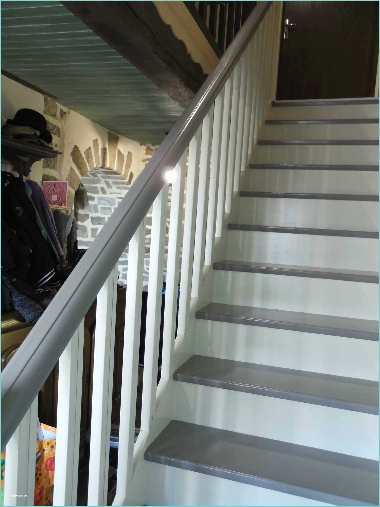Escalier Repeint En Blanc Repeindre Un Escalier En Blanc Avec Peinture Escalier