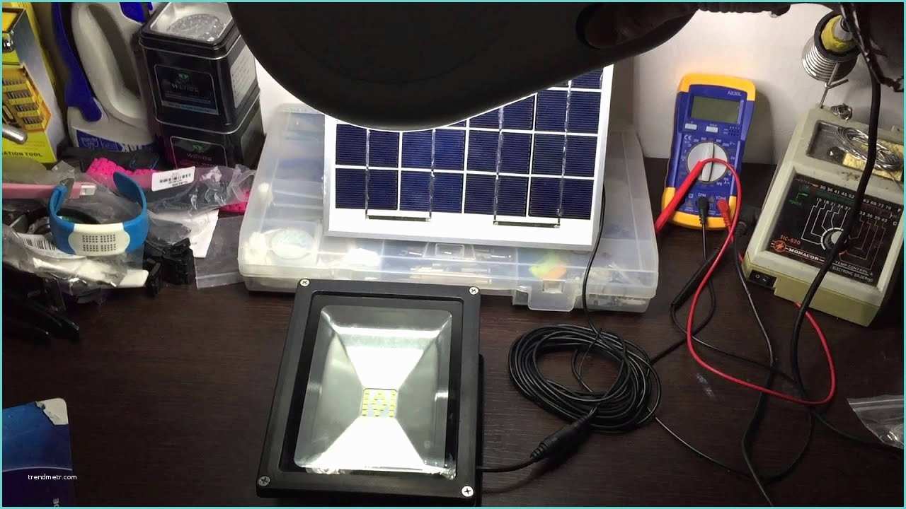 Faretti Crepuscolari Con Pannello solare Test Faro Led 10w Con Pannello solare E Sensore