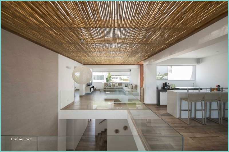 Faux Plafond Salon Villa 2015 Villa Bord De Mer De Design Moderne En Blanc Et Bois à Pérou