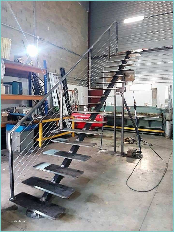 Garde Corps Cable Tendu Escalier Droit à Limon Central Sur Mesure ⋆ World Metal