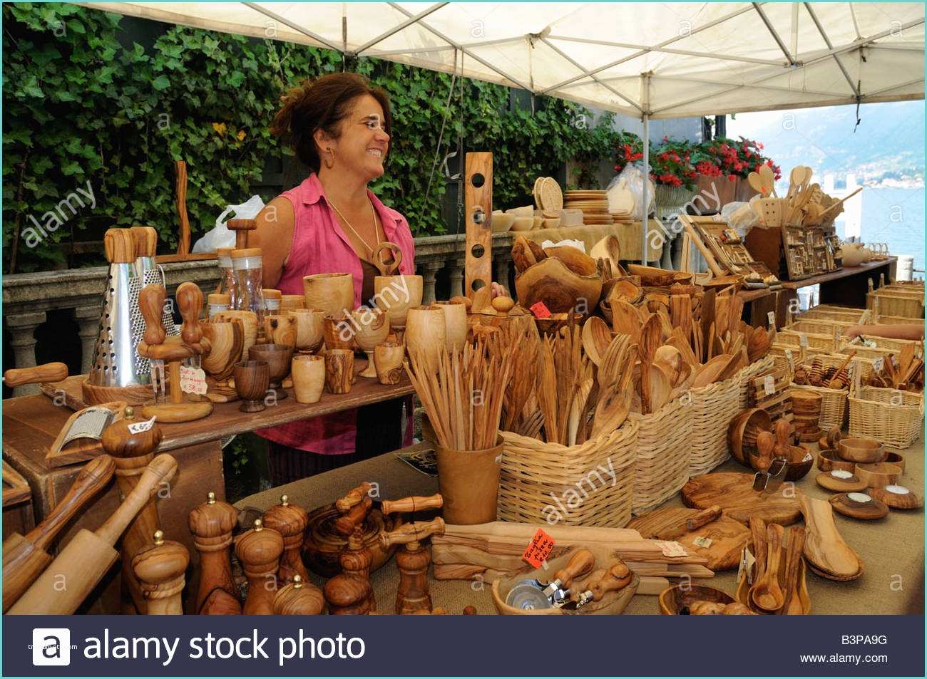 Handmade Wood Products that Sell Selling Handmade Olive Wood Items On Lakeside In Bellagio