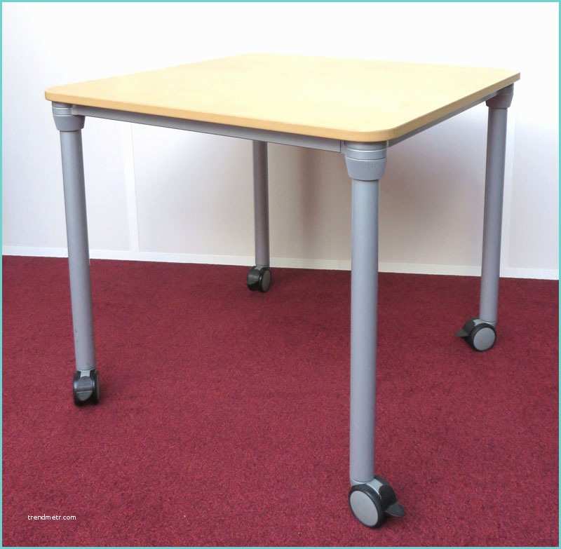 Ikea Plateaux De Table Lot 2539 1 Unite Table De Travail Carree Sur Roulettes De