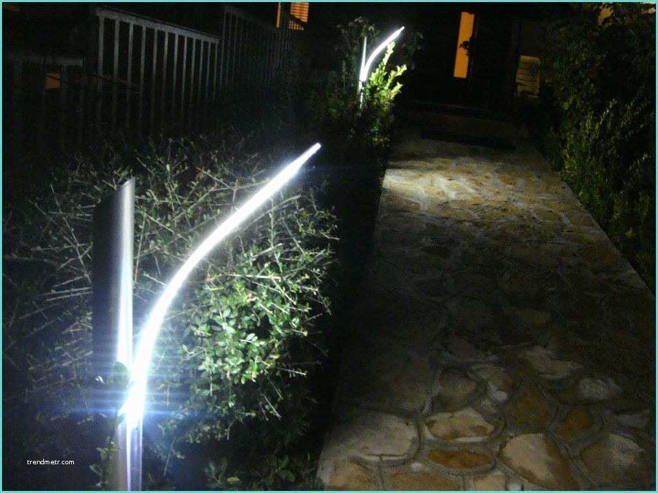 Lampioni Da Giardino Led Illuminazione Vialetti In Giardini Ed Ingressi A Led