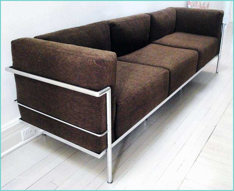 Le Corbusier Grand Confort Lc3 Le Corbusier Lc3 "grand Confort" sofa at 1stdibs