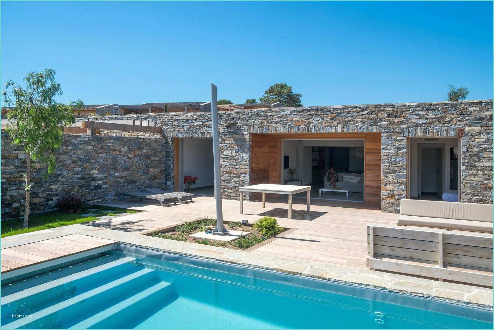 Maison En Pierre Moderne Villa à Louer Avec Accès à La Plage De Santa Giulia Corse