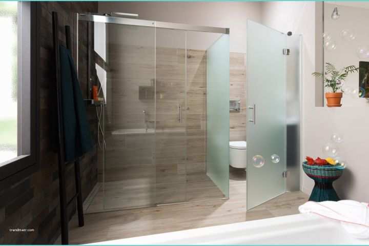 Modele De Salle De Bain Avec Cabine De Douche Une Salle De Bains Avec Des toilettes Bien Cachées