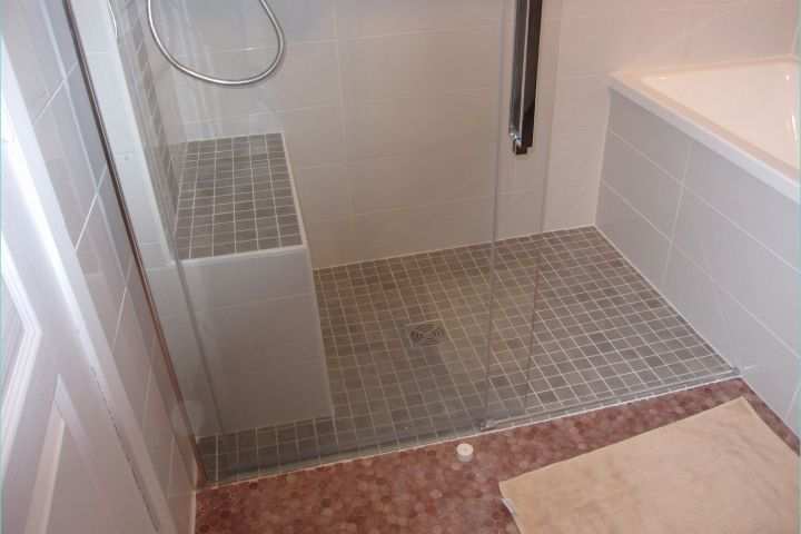 Modle De Salle De Bain Avec Douche Douche Italienne Et Baignoire Dans Une Petite Salle De