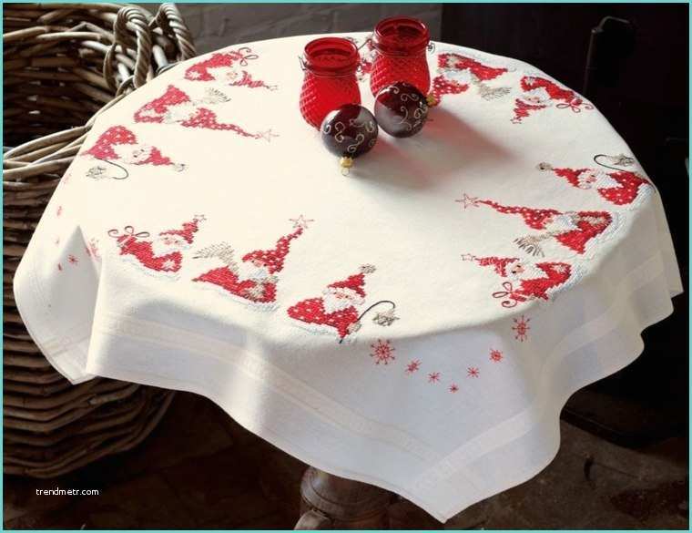 Nappe De Table Pour Noel Réussir Sa Décoration Table De Noël Rouge Et Blanc