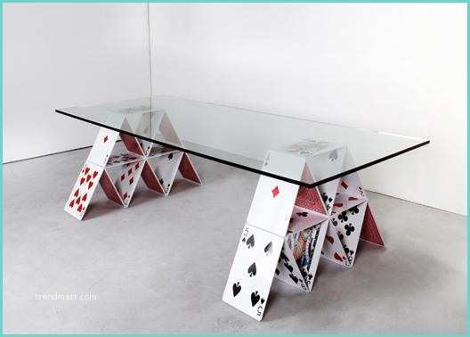 Pied De Table original Une Table Design Et originale Avec Des Cartes à Jouer