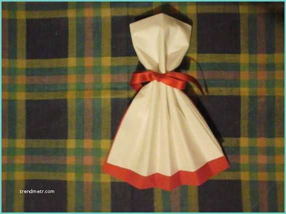 Pliage Serviette Papier Robe Pliage Serviette En forme De Robe Deux Couleur Blanc Et Rouge