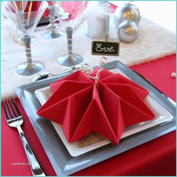 Plier Des Serviettes En Papier Pour Noel Décoration De Table Noël Rouge Argent Blanc