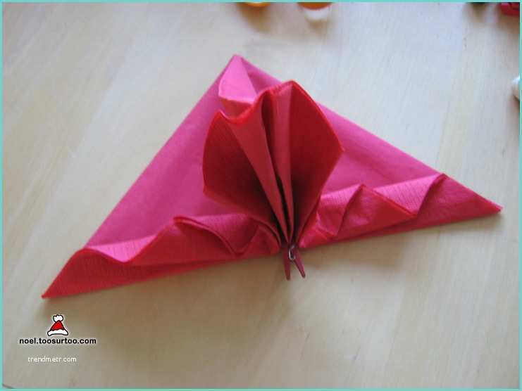 Plier Des Serviettes En Papier Pour Noel Pliage De Serviette En forme D Accordéon Triangle