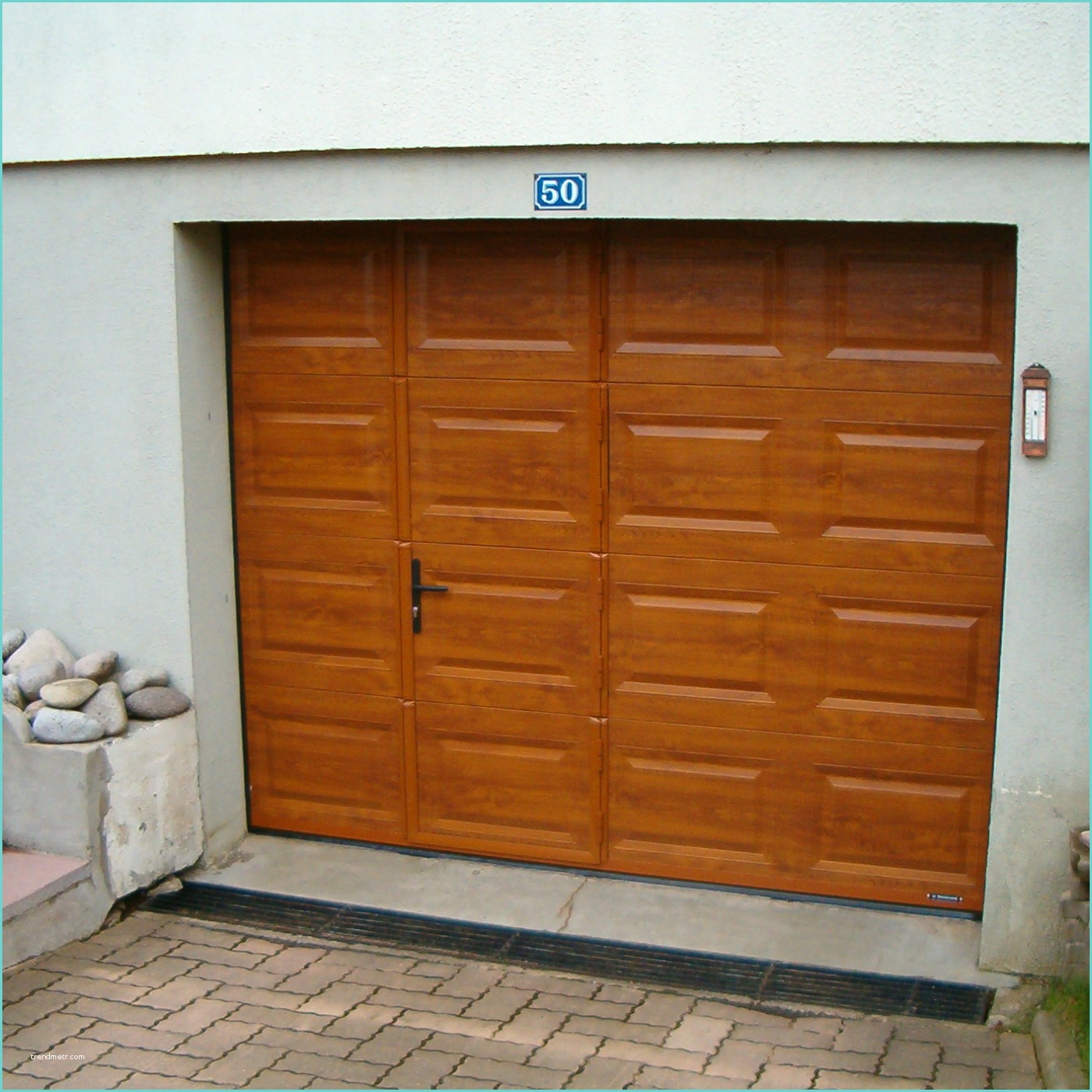 Porte Garage Sectionnelle Avec Portillon Porte De Garage Sectionnelle Avec Portillon La toulousaine