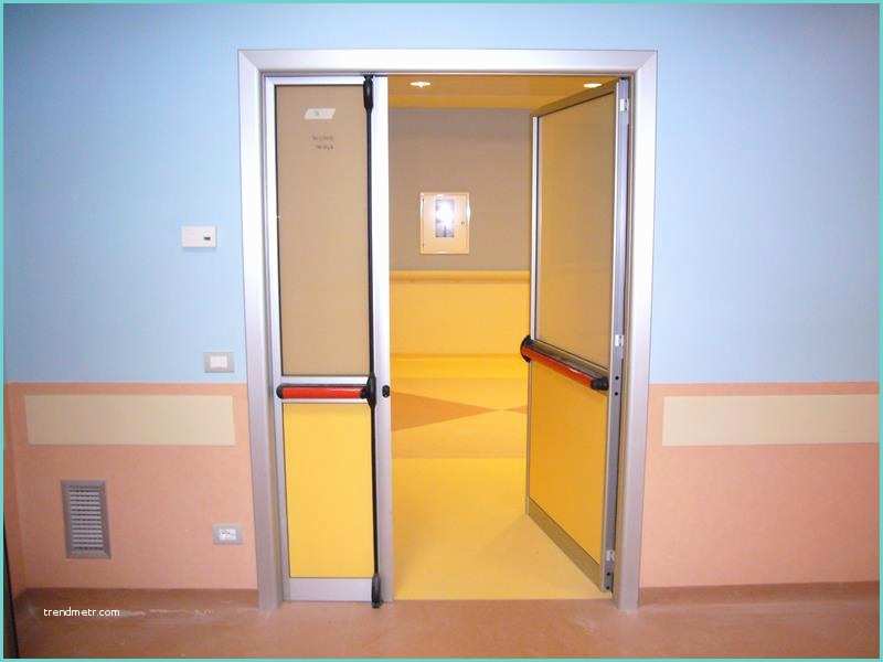 Porte Per Disabili Con Maniglione Antipanico Porte Interne In Alluminio O M C M Infissi Roma