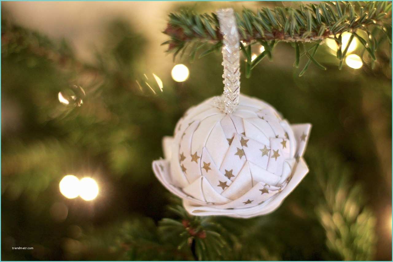 Sapin En Tissus De Noel Diy Des Boules De Noël En Tissu Les Jolis Mondes