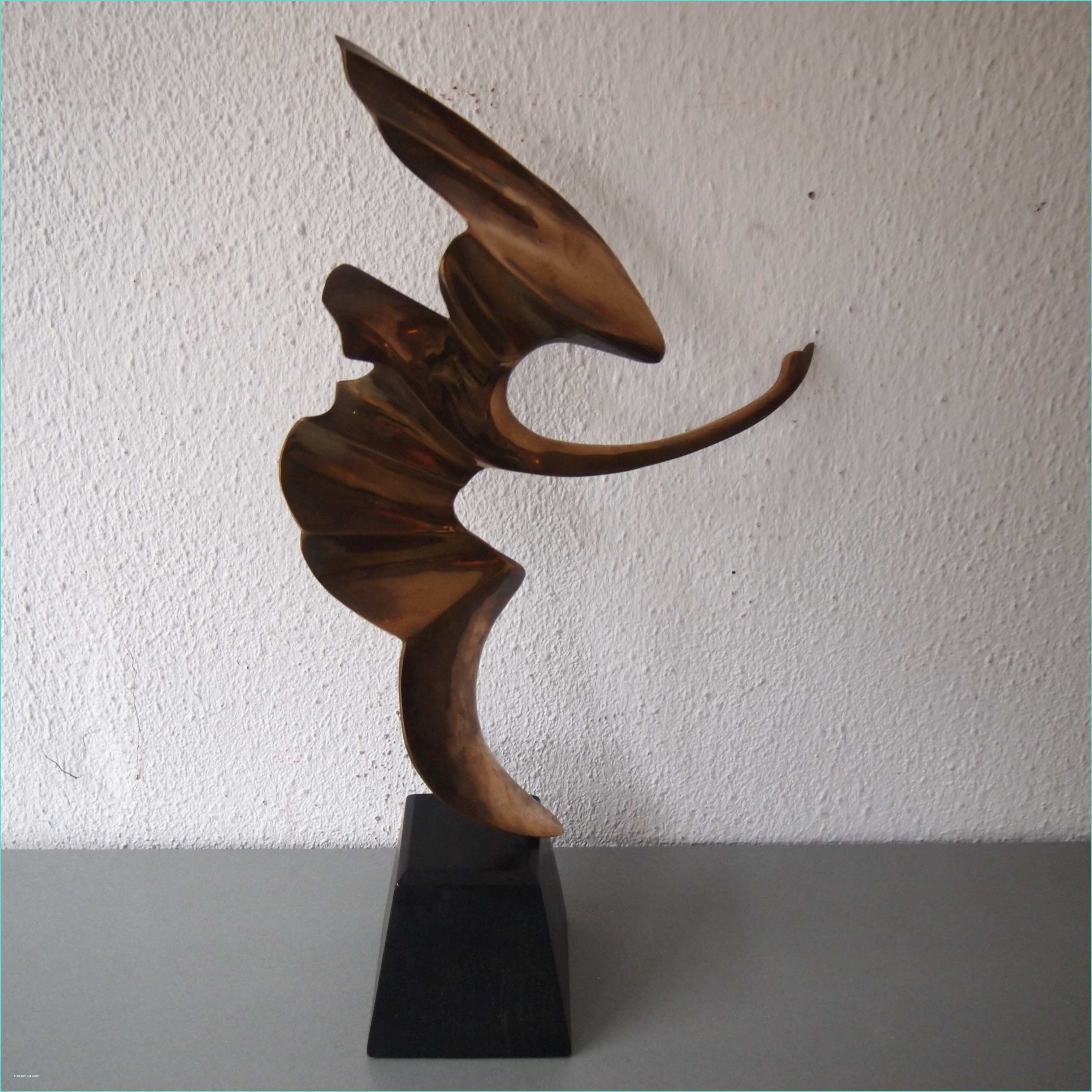 Sculpture Sur Bois Moderne Gom Chai Sculpture Moderne Cygne En Vole Bronze à
