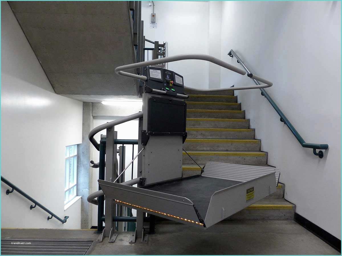 Sedia ascensore Per Scale Prezzi Servoscale A Piattaforma Pedana Per Disabili Per Scale Curve
