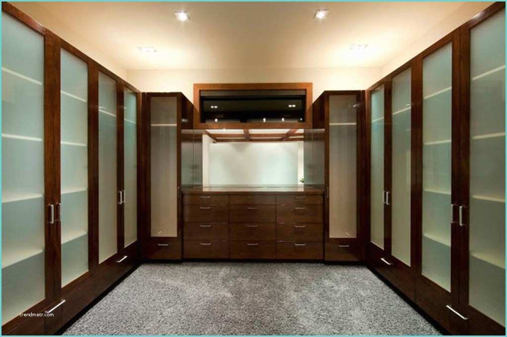 Sliding Door Walk In Closet Tinted Glass Doors with Grey Carpet for Contemporary