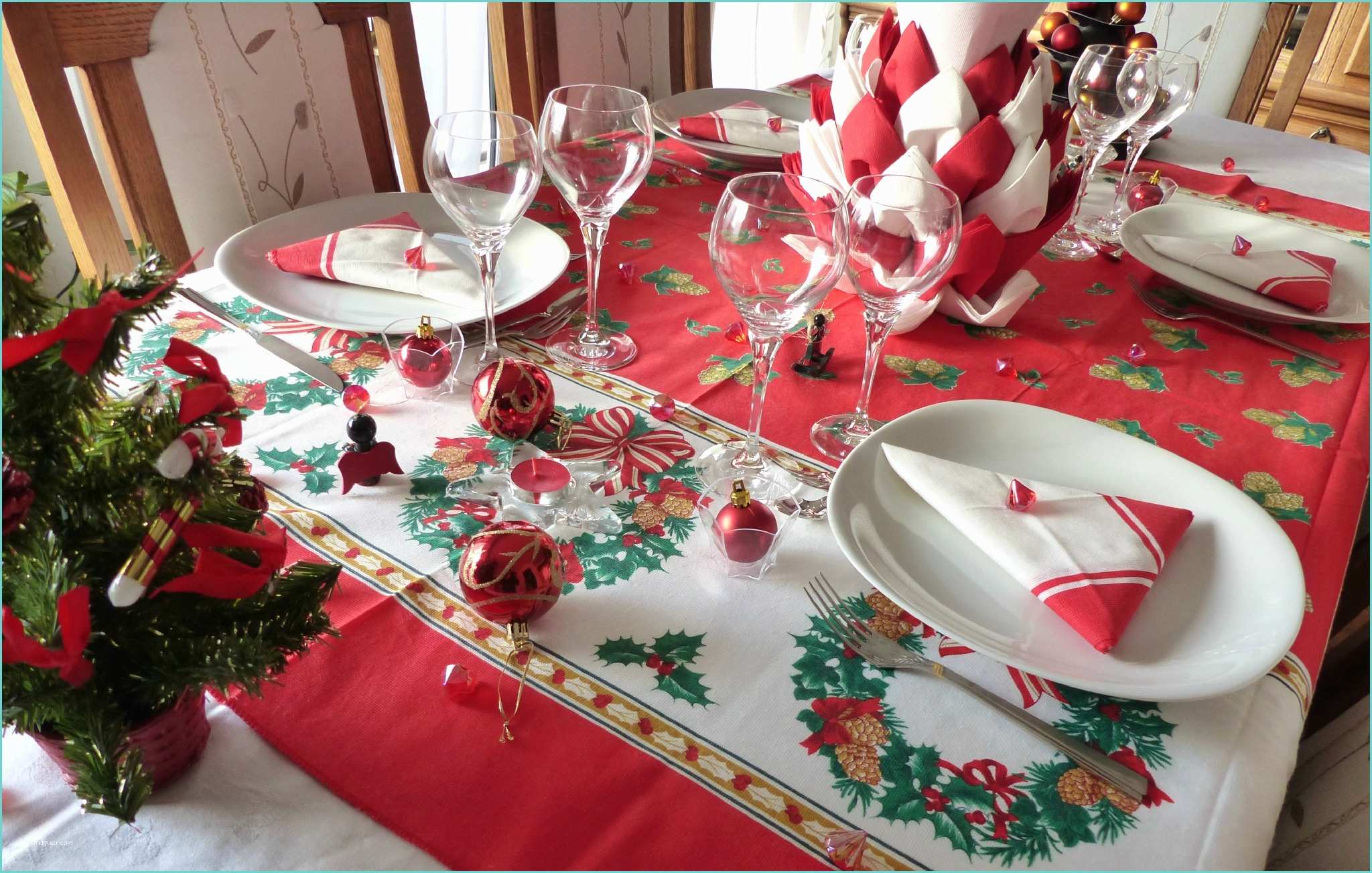 Table De Noel Rouge Et Vert Décoration Table De Noel Rouge Et Blanc Avec Lareduc