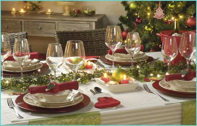 Table De Noel Rouge Et Vert Table De Noël Casa Table De Noël Ment Décorer Une