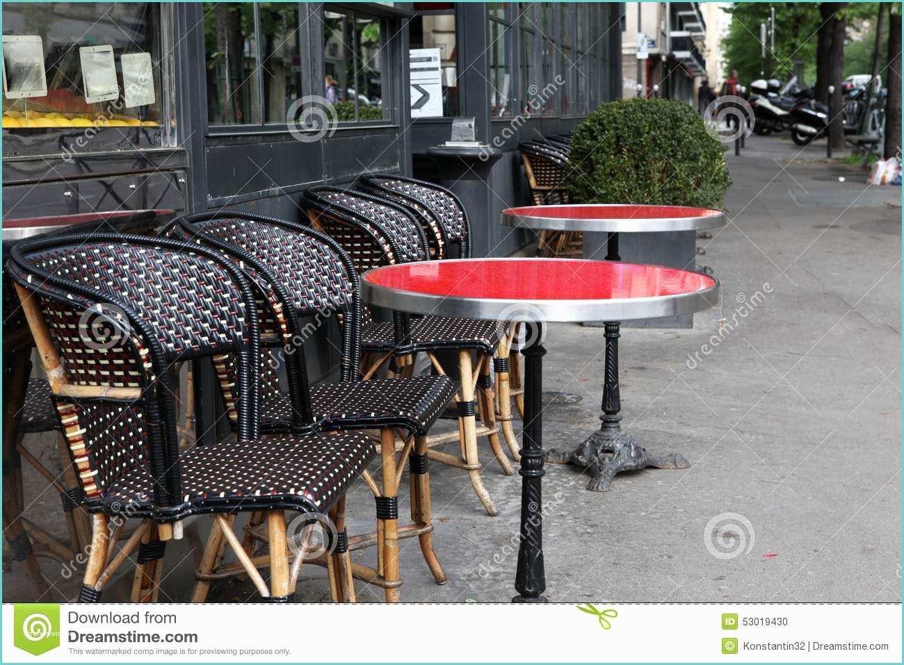 Table Et Chaise De Terrasse Terrasse De Café Avec Des Tables Et Des Chaises Paris