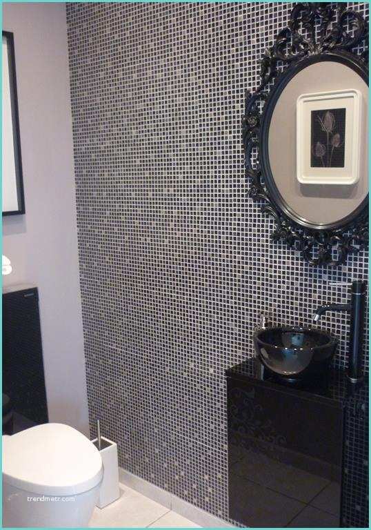Toilette Et Douche Moderne Mur En Mosaique Noire Et Grise Un Amour De Maison Photo N°38