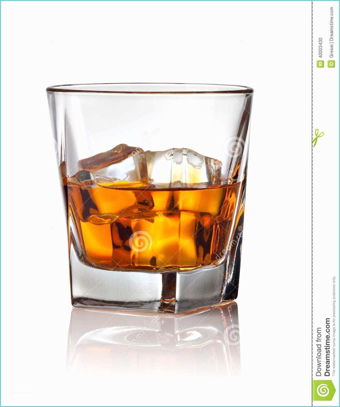 Verre Whisky Personnalis Verre De Whisky écossais Et De Glace Stock Image