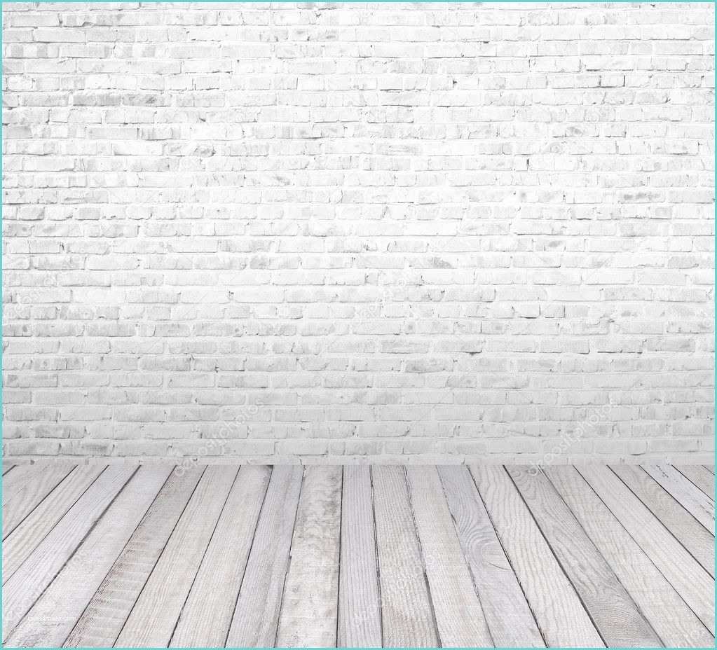 White Brick Wall and Floor Sala Interna Con Il Muro Di Mattoni Bianchi E Pavimento In