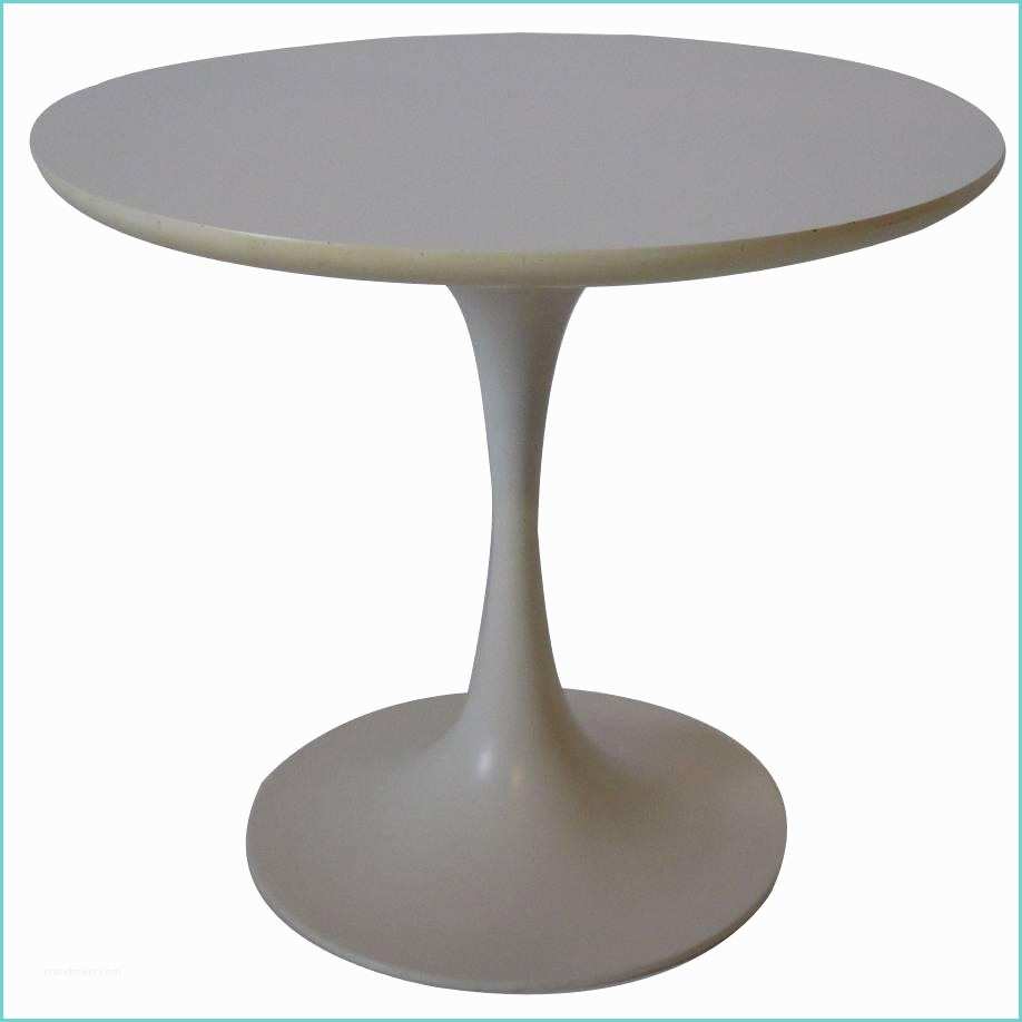 White Tulip Side Table Tulip Side Table In the Manner Of Saarinen for Sale at 1stdibs